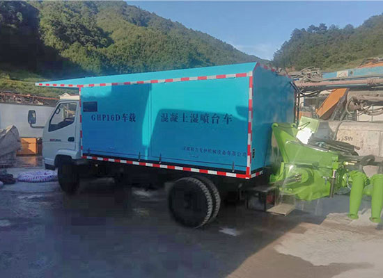 中交一公局車(chē)載混凝土濕噴機(jī)施工現(xiàn)場(chǎng)