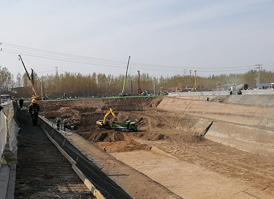 中鐵十二局雄安新區(qū)液壓濕噴機(jī)施工現(xiàn)場(chǎng)